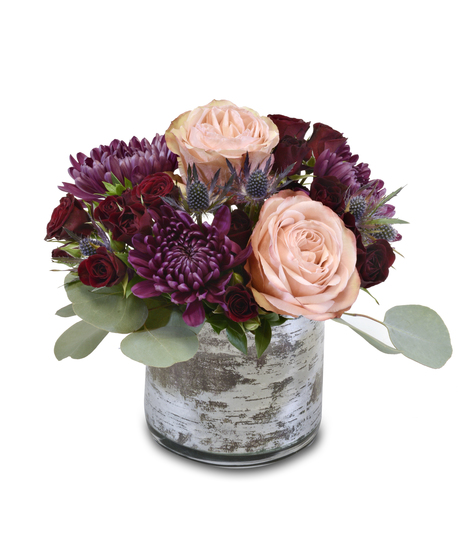 Compact design great for a table setting of 4-6 guest with fall shades of peach, plum and burgundy in a cylinder vase.